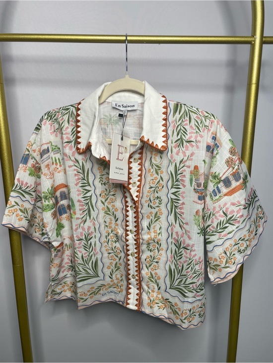 En Saison Tops - En Saison Alaia Tropical Cropped Buttondown Short Sleeve Shirt